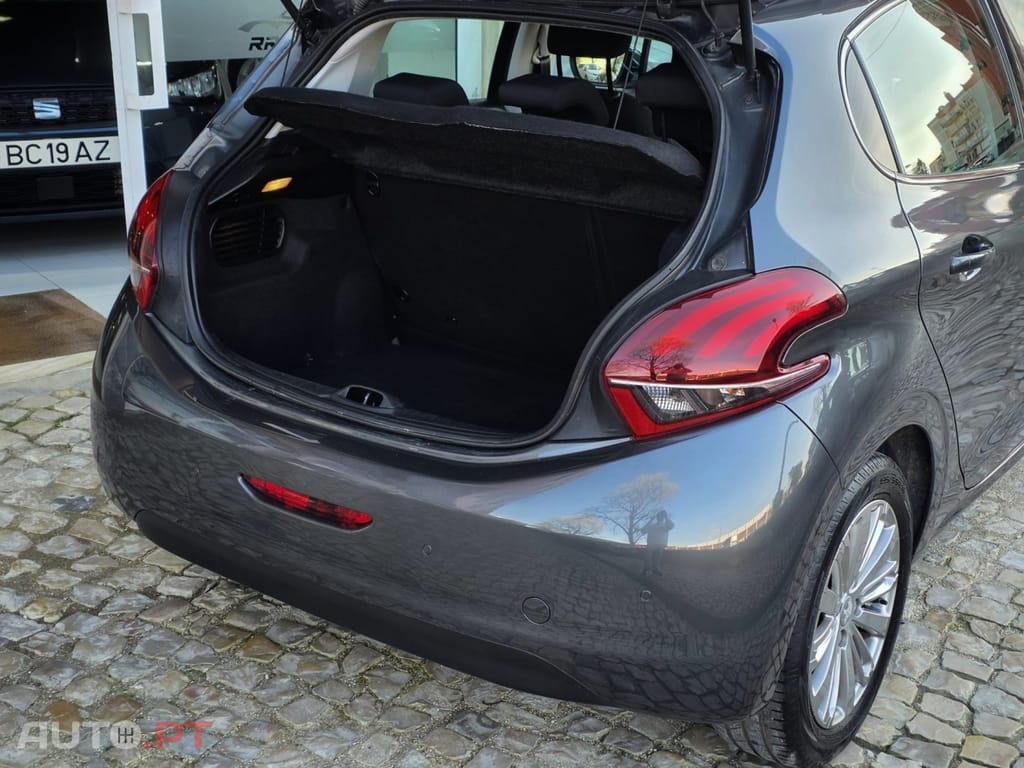 Peugeot 208 1.2 PureTech Allure EAT6