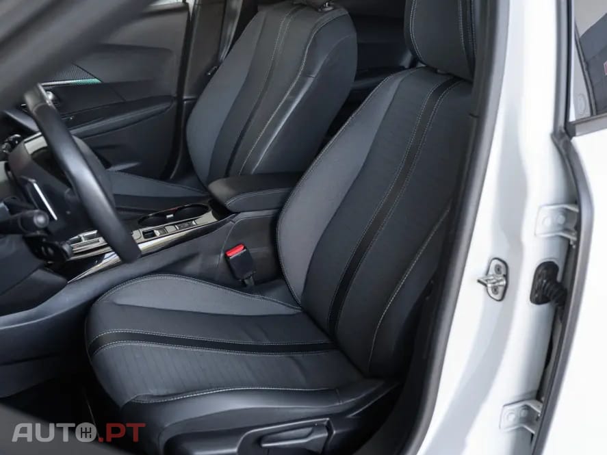 Peugeot 2008 1.2 PureTech Allure EAT8