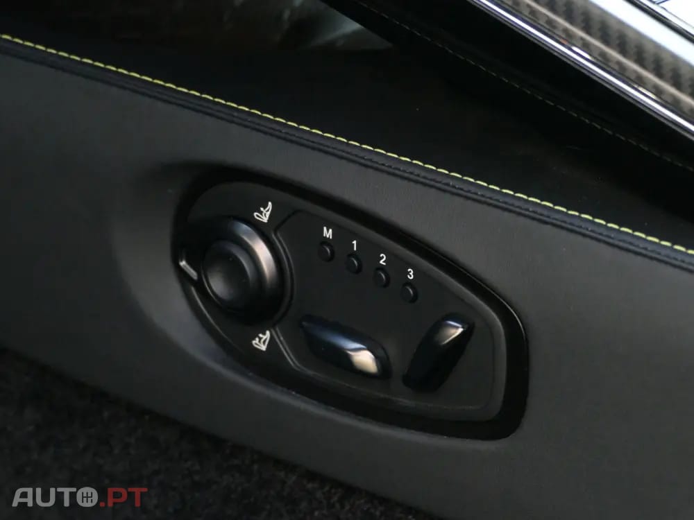 Aston Martin Vantage Coupé V8