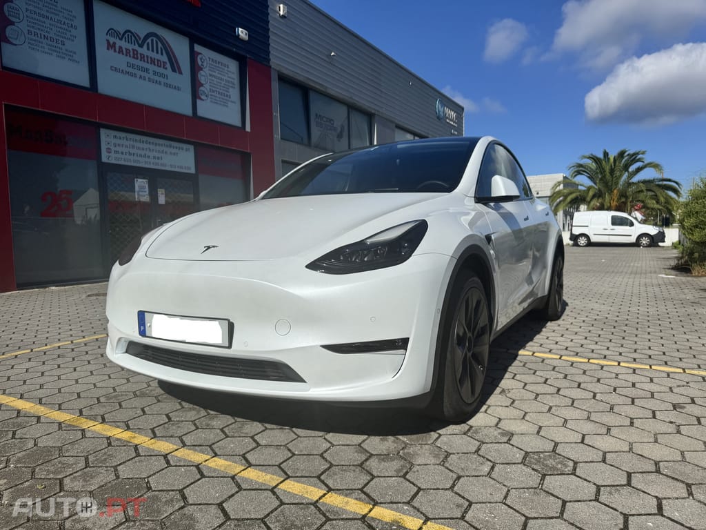 Tesla Model Y Long Range AWD