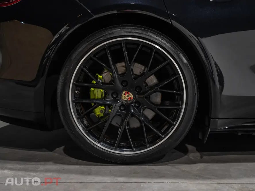 Porsche Panamera 4 E-Hybrid Platinum Edition