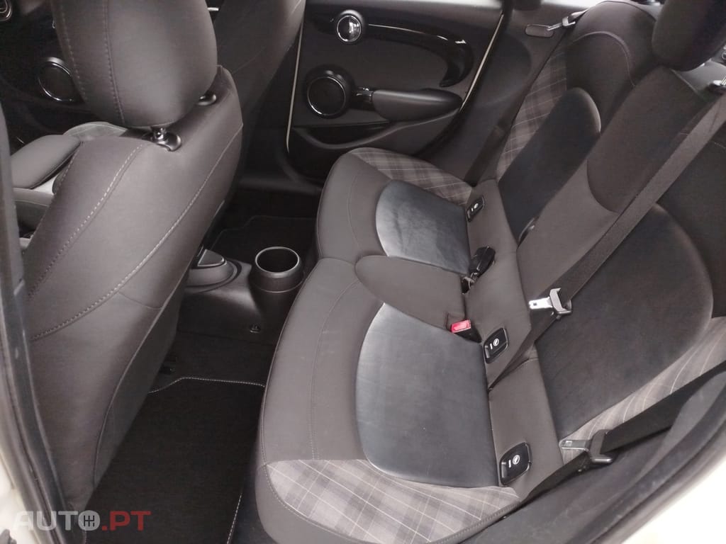 MINI Cooper Cooper D Auto