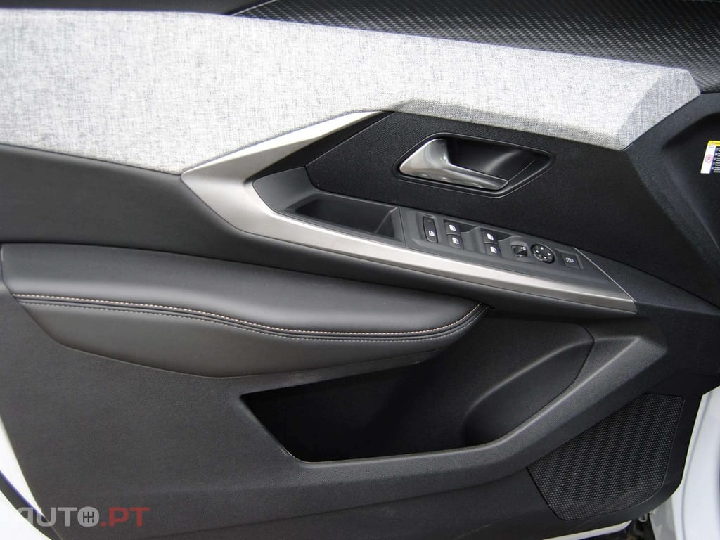 Peugeot 3008 1.2 Hybrid Allure e-DCS6