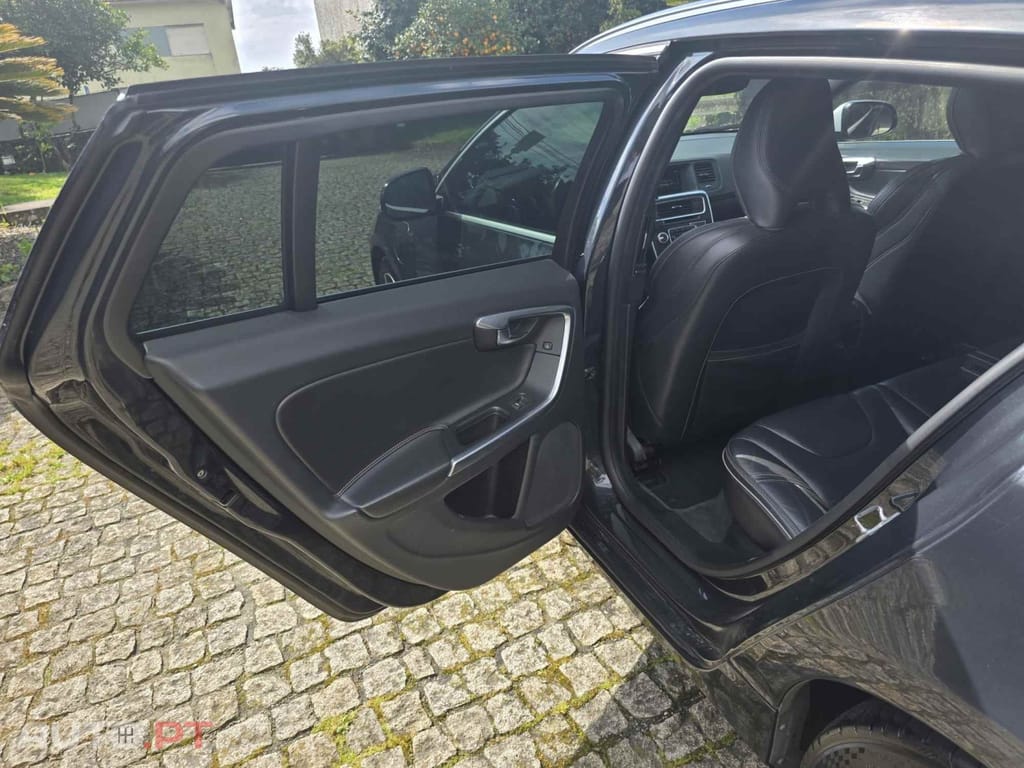 Volvo V60 D6 Twin Engine Geartronic RDesign