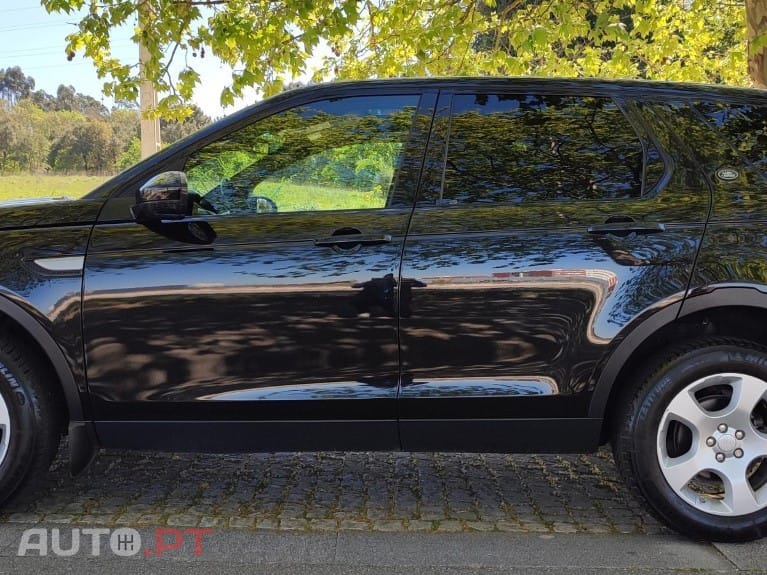 Land Rover Discovery Sport 2.0 eD4 HSE Luxury — fotografia 7