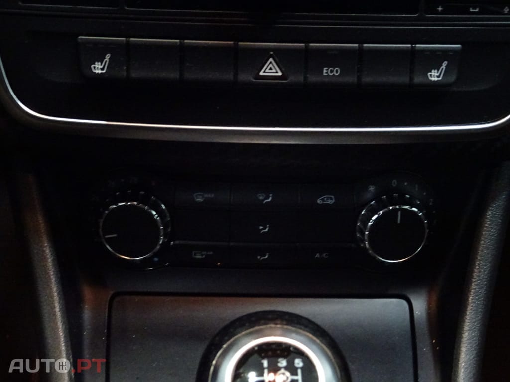 Mercedes-Benz A 180 Outro
