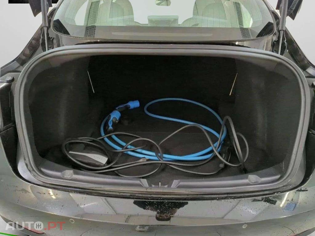 Tesla Model 3 Standard RWD Plus AUTOPILOT
