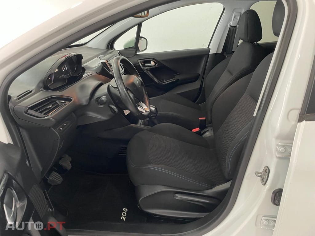 Peugeot 208 1.2 PureTech Signature