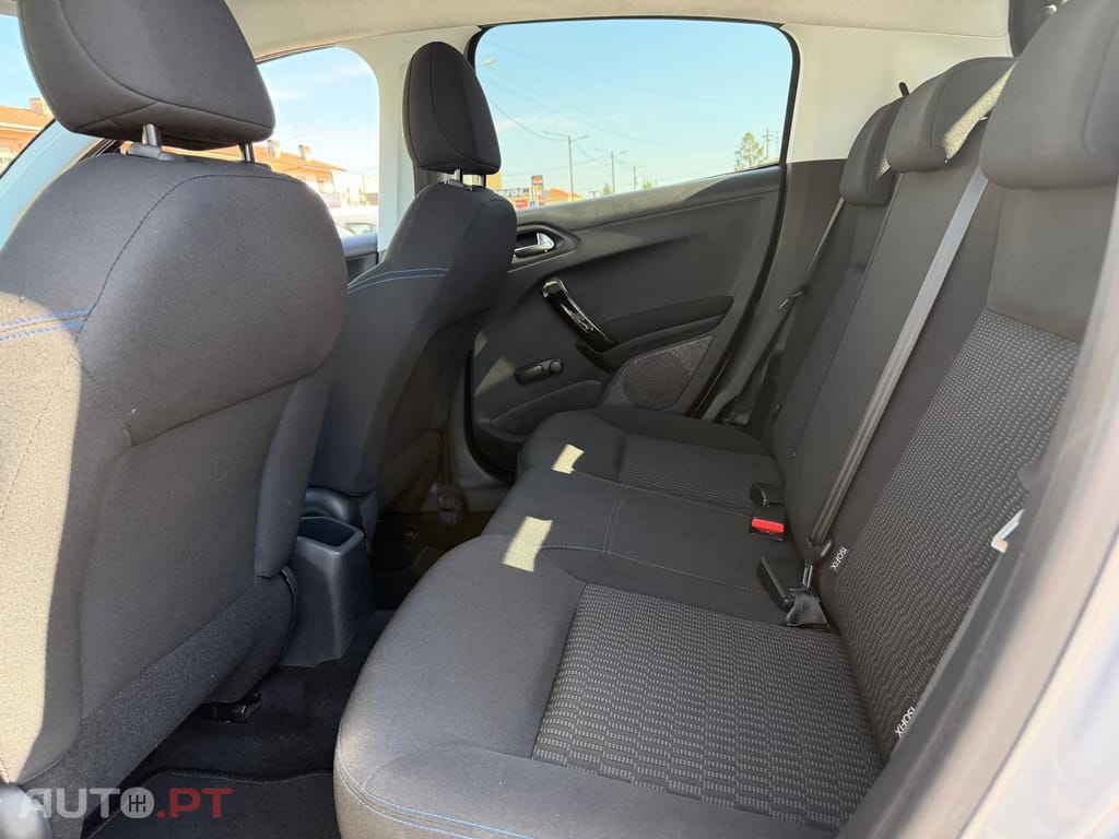 Peugeot 208 1.2 PureTech Signature