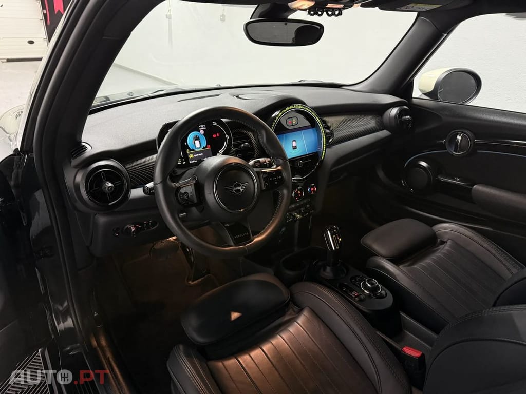 MINI Cooper Cooper SE Resolute Edition