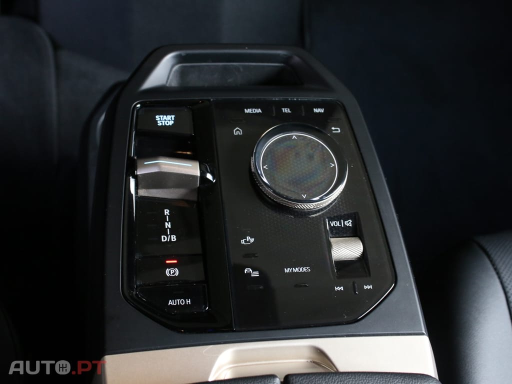 BMW iX xDrive 40 Pack Desportivo