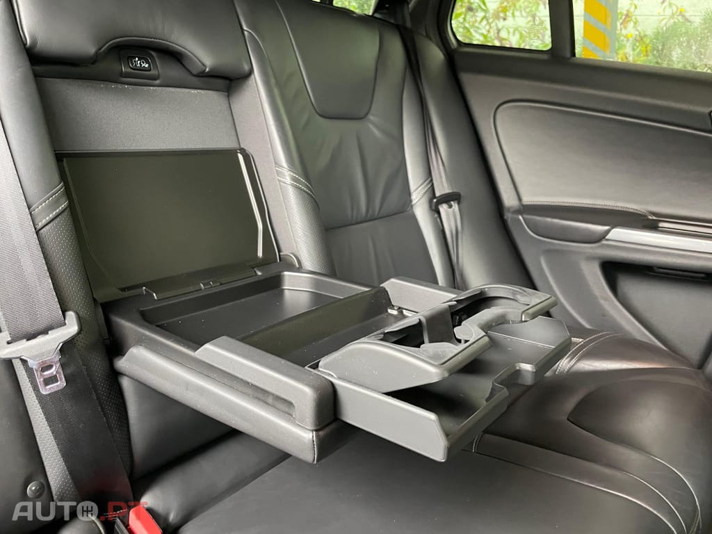 Volvo V60 2.4 D6 R-Design Momentum AWD Phev