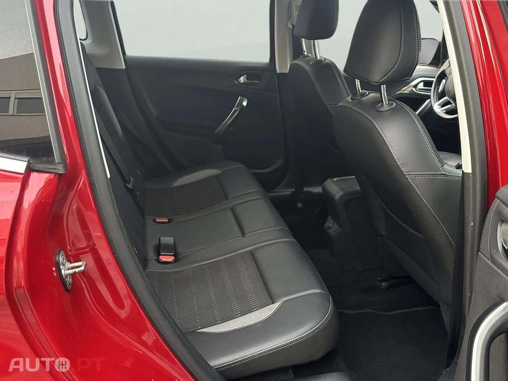 Peugeot 2008 1.2 PureTech Allure