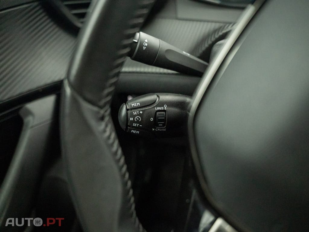 Peugeot E-2008 50 kWh Active Pack