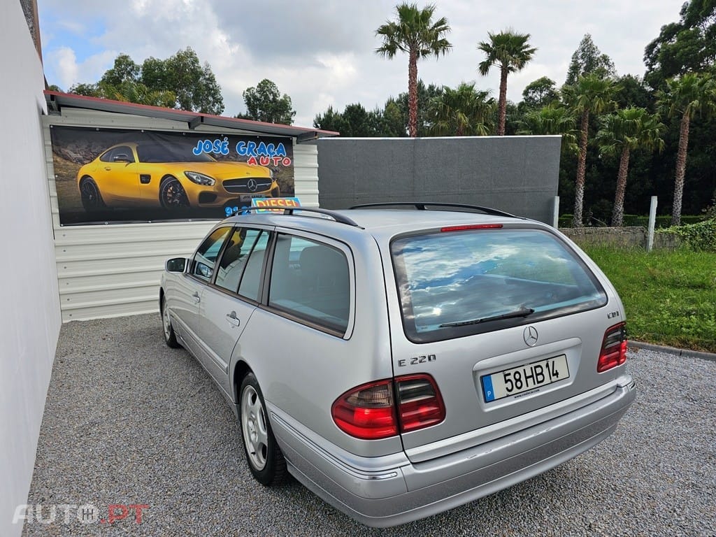 Mercedes-Benz E 220 Cx/Auto 143Cv