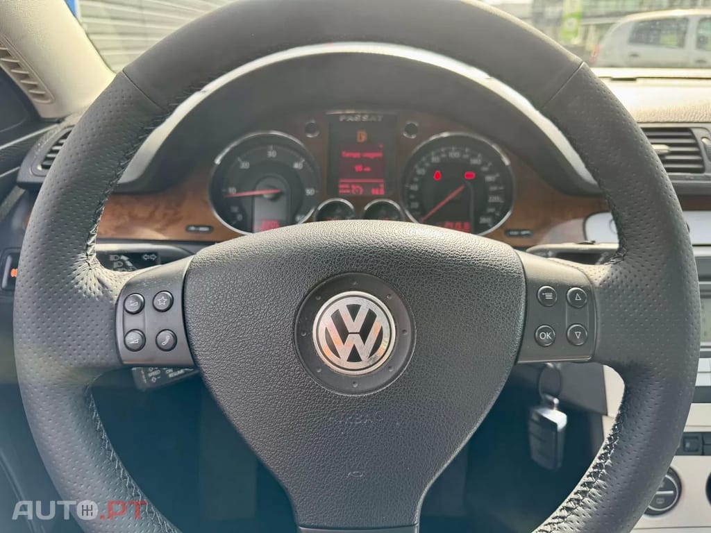Volkswagen Passat Variant 2.0 TDI Highline — fotografia 14
