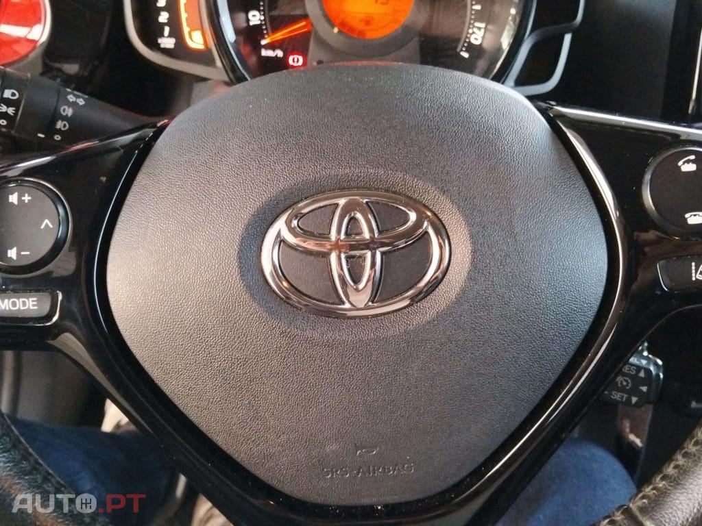 Toyota Aygo 1.0 VVti Exclusive Red