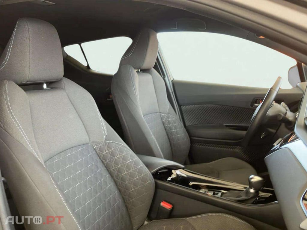 Toyota C-HR 2.0 Hybrid Square Collection