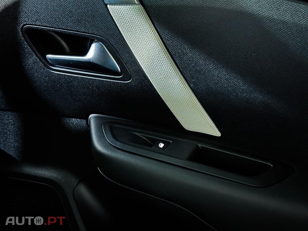 Citroen C4 PureTech 130 Stop&Start EAT8 SHINE