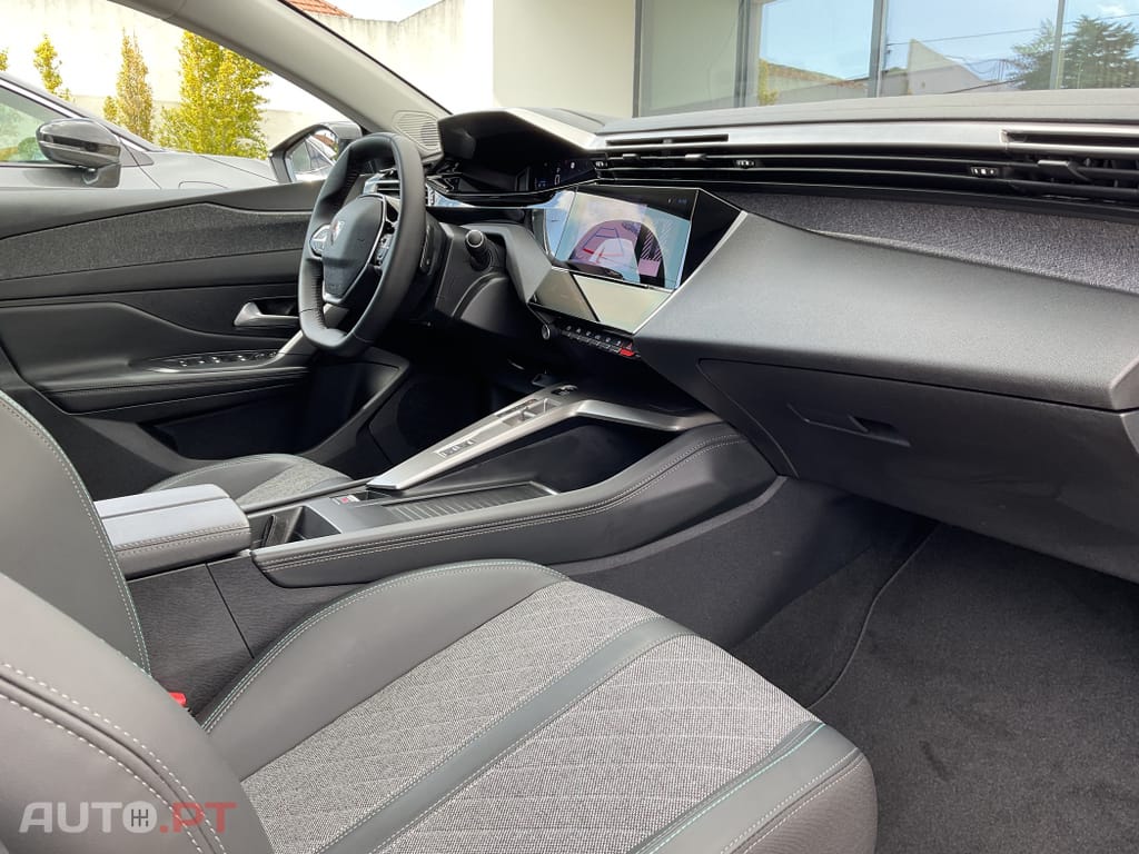 Peugeot 408 1.2 PureTech Allure EAT8