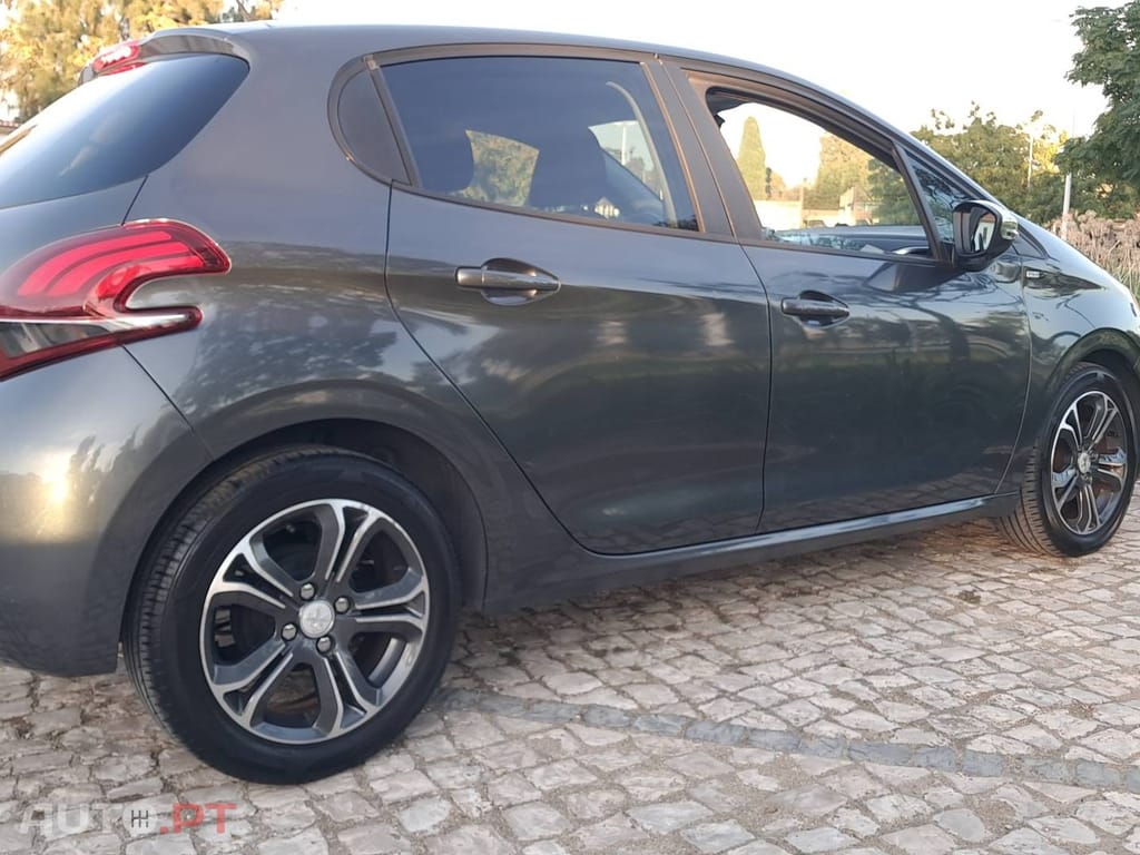 Peugeot 208 1.6 BlueHDi Style