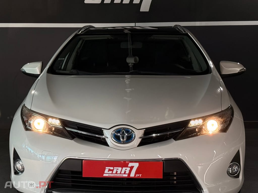 Toyota Auris Outro