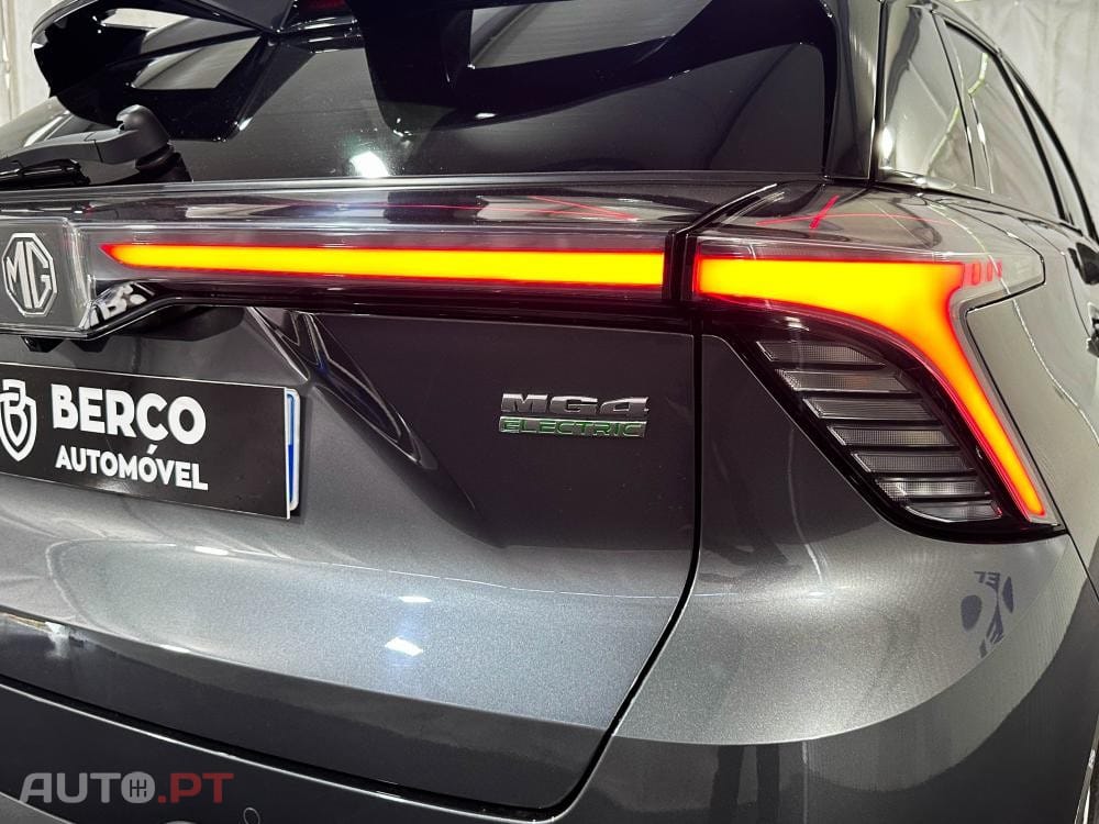 MG MG4 77 kWh Extended Range Luxury