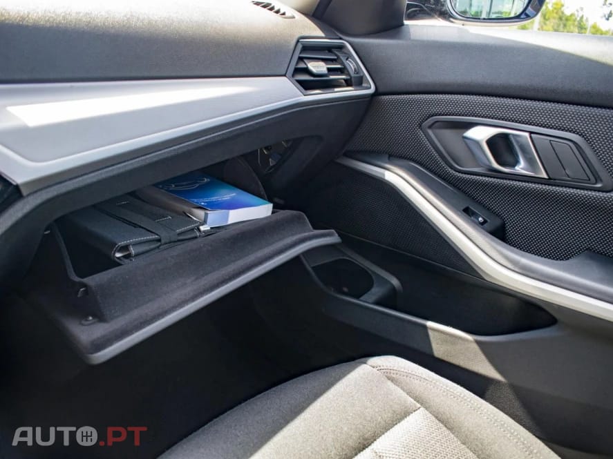 BMW 320 e Touring Auto