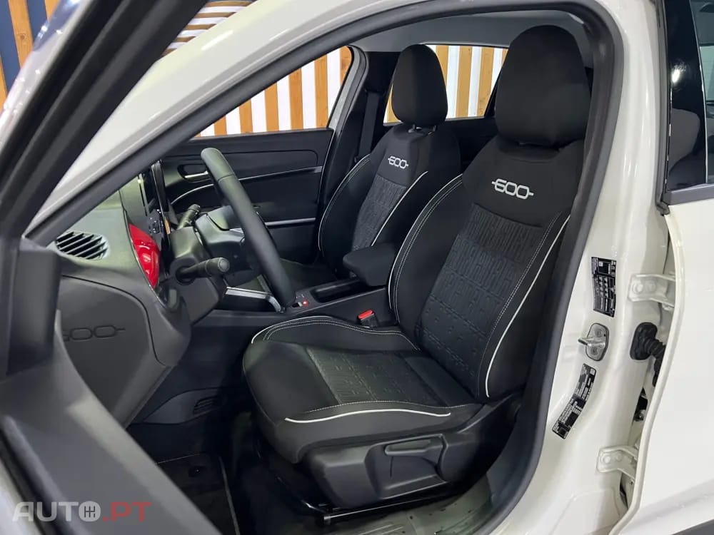 Fiat 600e 54 kWh (RED)