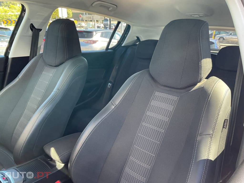 Peugeot 308 1.2 PureTech Allure EAT8