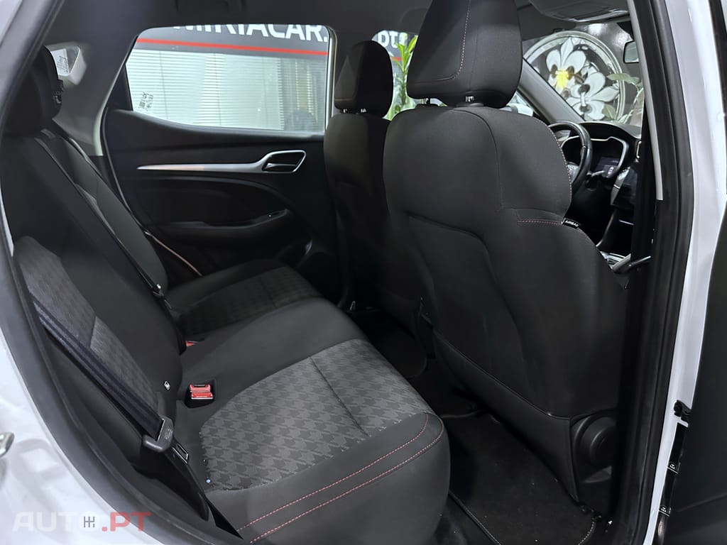 MG ZS Standard Luxury