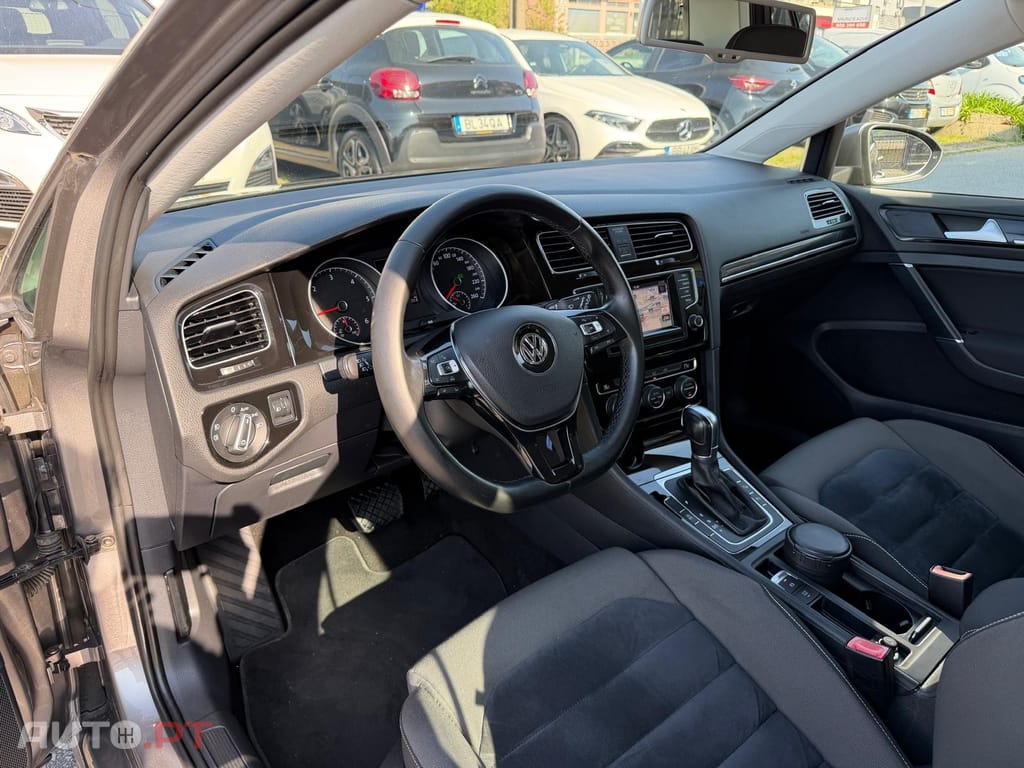 Volkswagen Golf 1.6 TDi Highline DSG