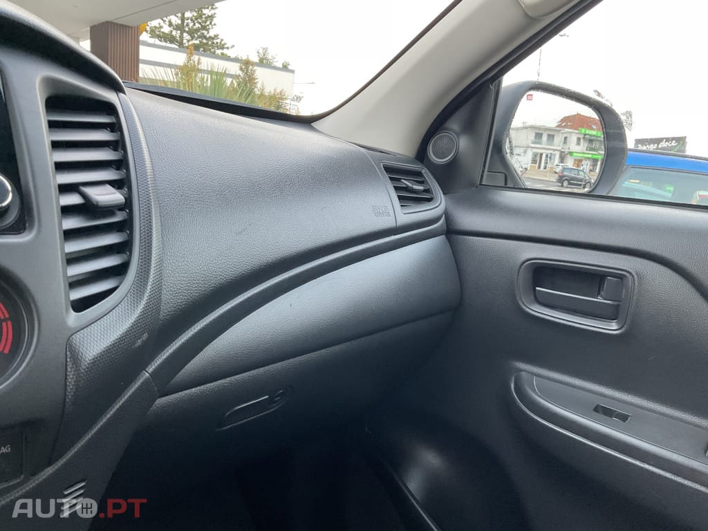 Mitsubishi L200 2.3 DI-D CD Invite Strakar Look 4WD