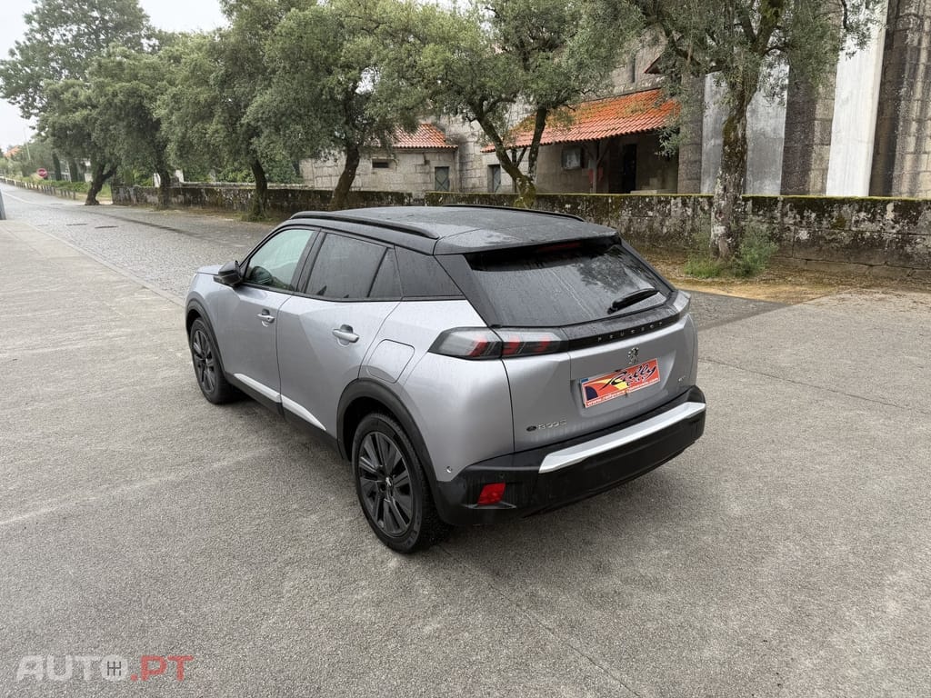 Peugeot E-2008 54 kWh GT