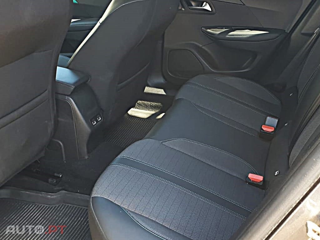 Peugeot 2008 1.2 PureTech Allure Pack EAT8