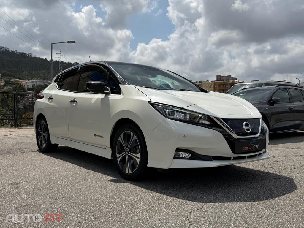 Nissan Leaf N-Connecta Two Tone