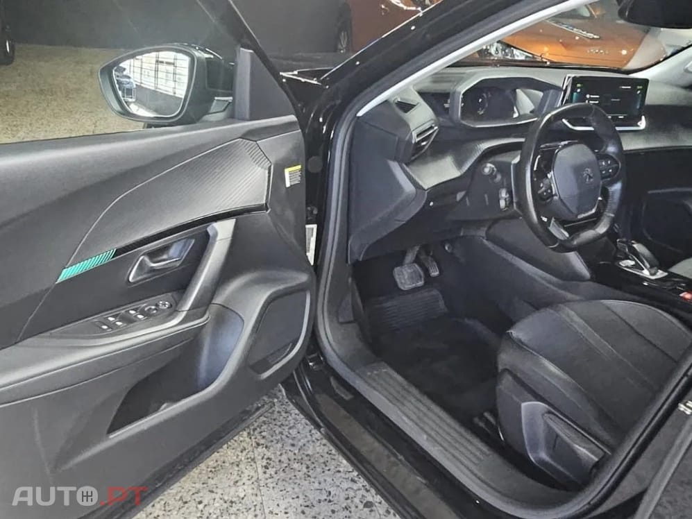 Peugeot E-2008 50 kWh Allure Pack