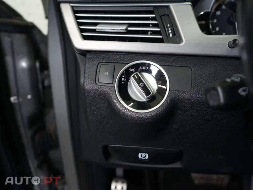 Mercedes-Benz E 220 CDi Avantgarde BlueEfficiency Auto