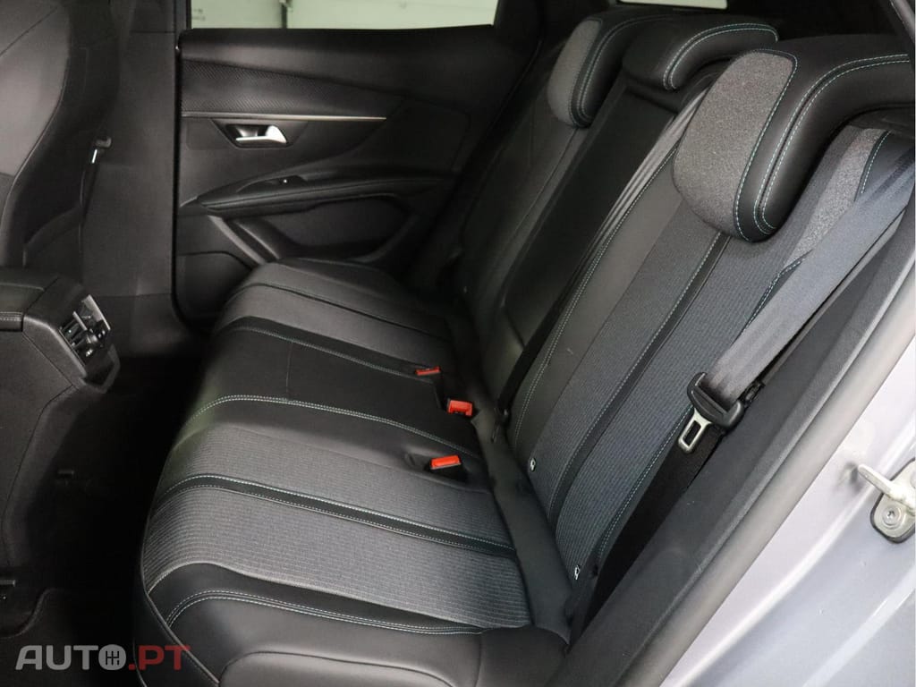 Peugeot 3008 Allure HYBRID 225cv e-EAT8