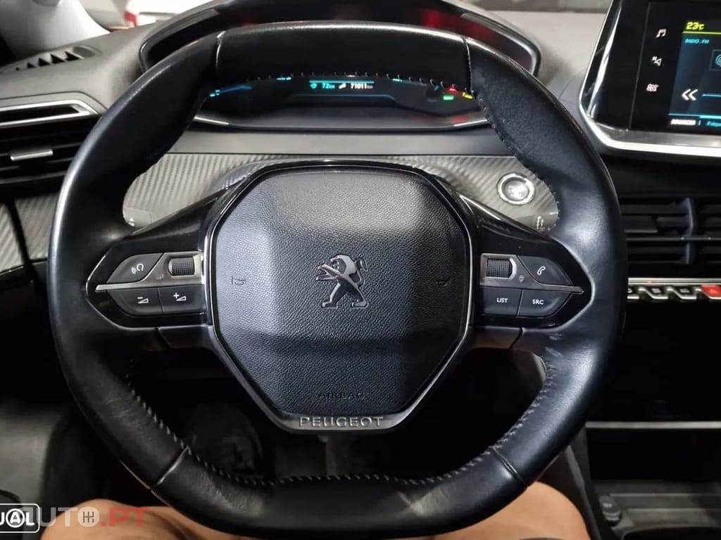 Peugeot E-2008 50 kWh Active Pack