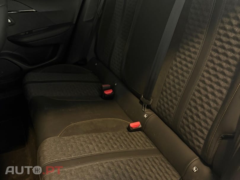 Peugeot E-2008 50 kWh Active