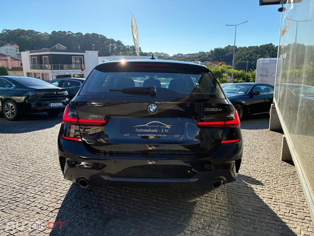 BMW 330 e Touring Pack M Auto — fotografia 5