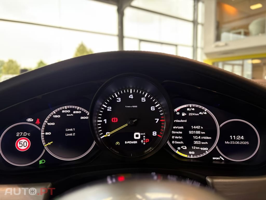 Porsche Panamera 4 E-Hybrid