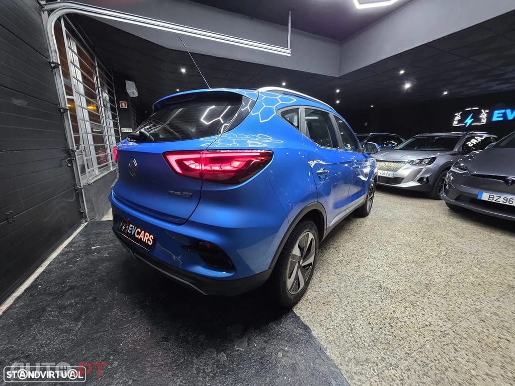 MG ZS EV 72.6 kWh Luxury OBC 11 kW