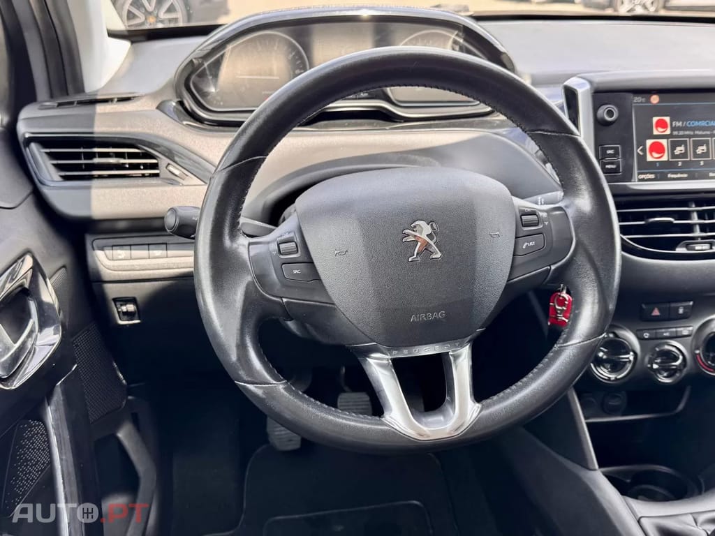 Peugeot 208 1.2 PureTech Signature