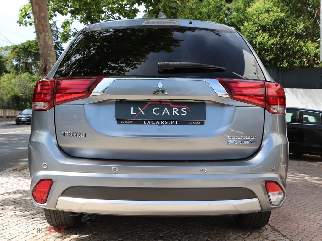 Mitsubishi Outlander 2.0 MIVEC Instyle Navi+