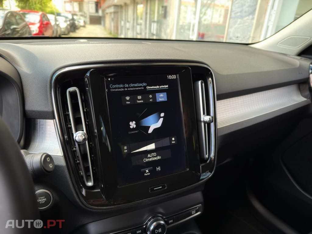 Volvo XC40 2.0 D3 Momentum Plus
