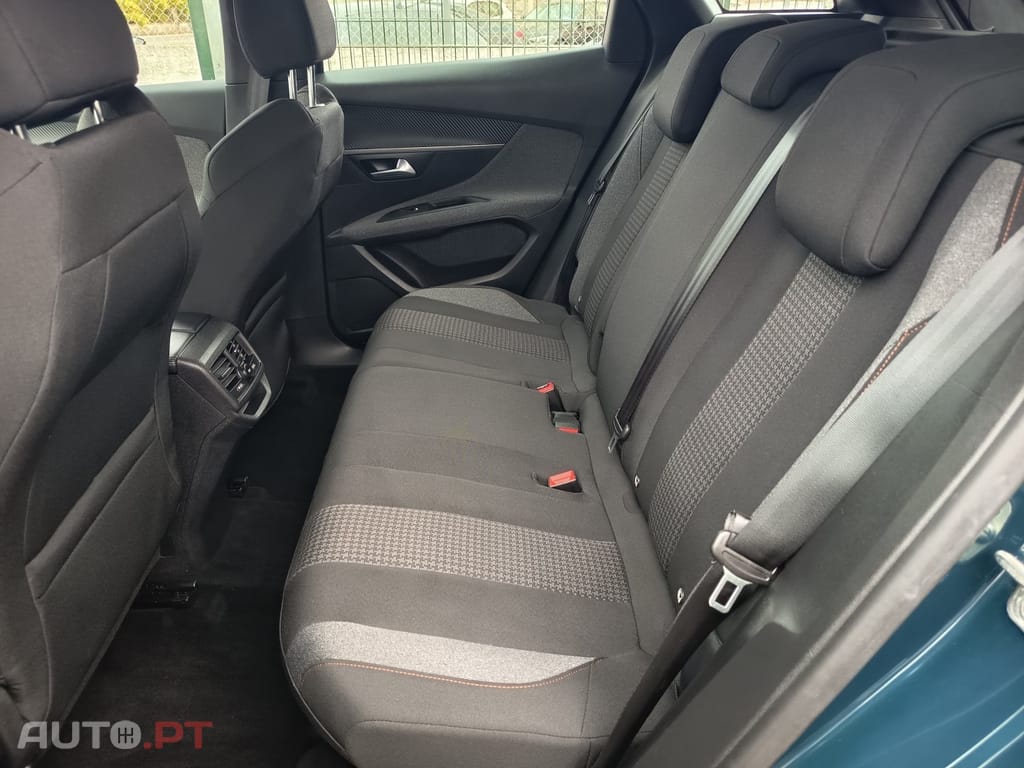Peugeot 3008 1.5 BlueHDi Active Pack EAT8