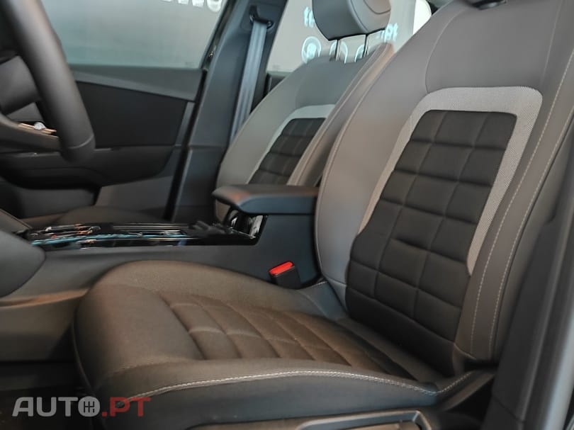 Citroen e-C4 136 PLUS