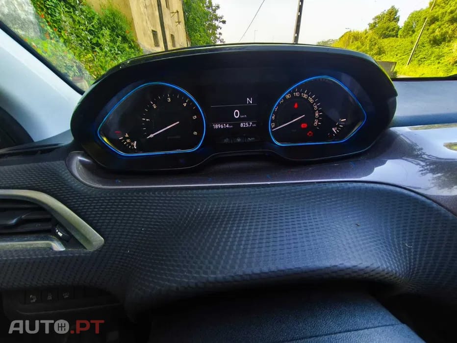 Peugeot 2008 1.6 e-HDi Allure 2-Tronic